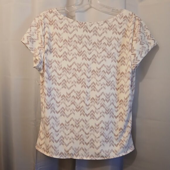 NEW womens M V-neck chevron print blouse Mauve White short sleeve Super soft top - Picture 7 of 8